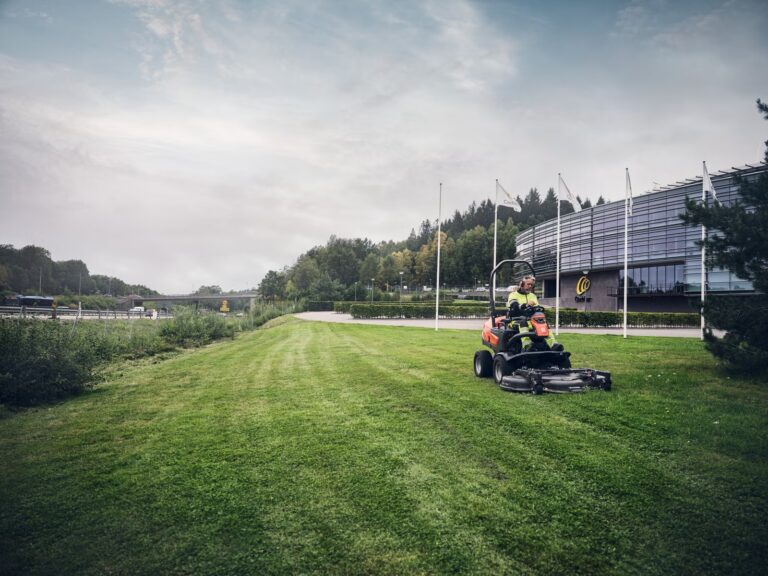 Husqvarna P 525DX Diesel Frontmäher — Sofort lieferbar | Dancover
