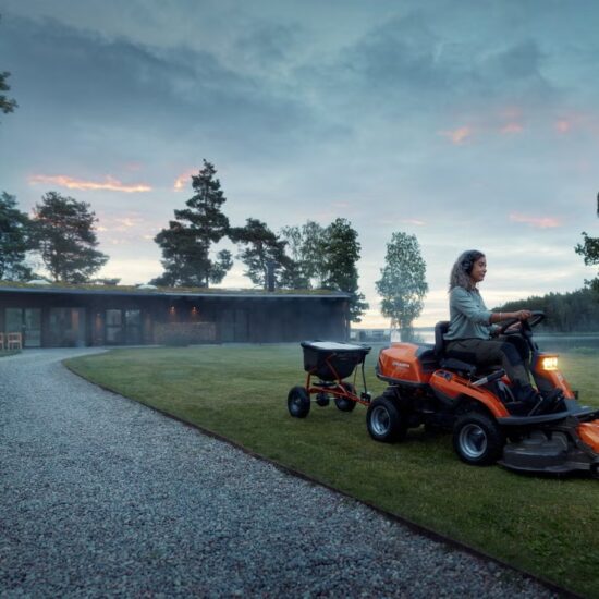 Husqvarna R 216T AWD mit C103 Mähdeck — Sofort lieferbar | Dancover – Image 2