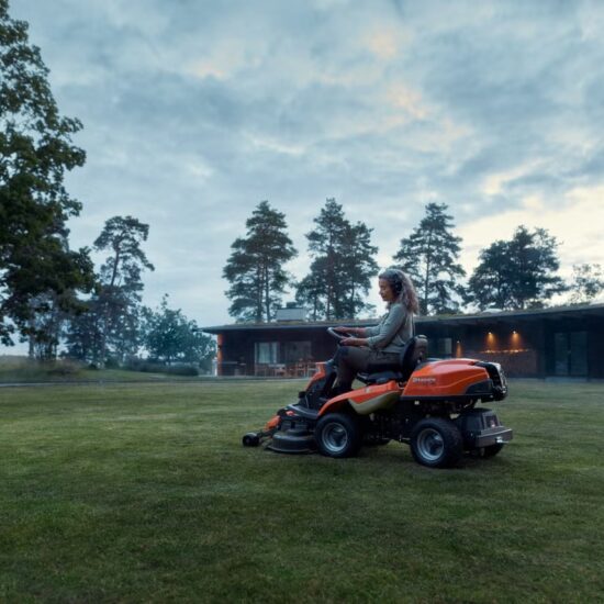 Husqvarna R 216T AWD mit C103 Mähdeck — Sofort lieferbar | Dancover – Image 3