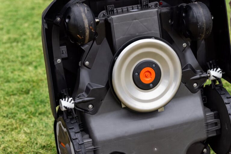 Husqvarna Automower 580L EPOS® — Sofort lieferbar | Dancover