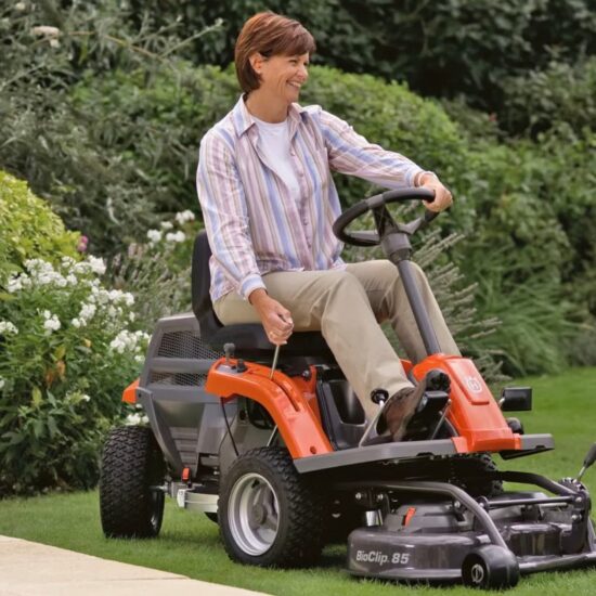 Husqvarna R 112C — Kompakter Rider-Aufsitzmäher | Dancover – Image 8