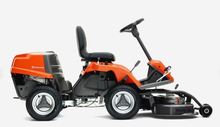Husqvarna R 112C — Kompakter Rider-Aufsitzmäher | Dancover