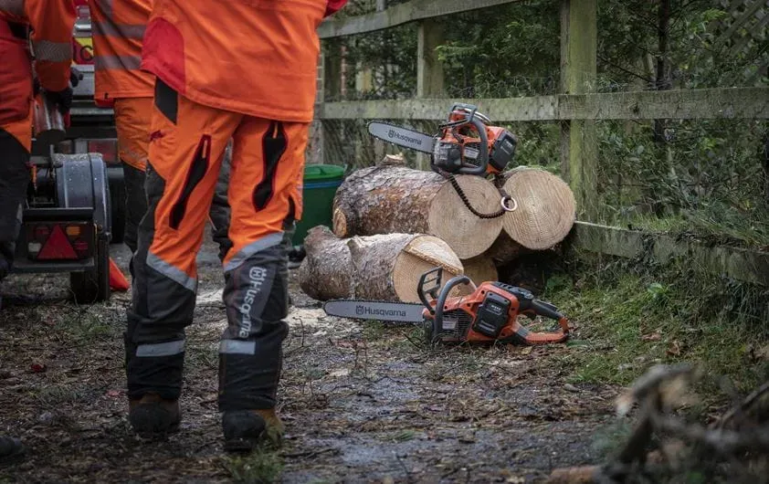 Husqvarna 540i XP® G – Profi-Akku-Kettensäge mit Griffheizung, Ölsensor, IPX4, SaveE™-Modus und Fleet Services™ – Image 3
