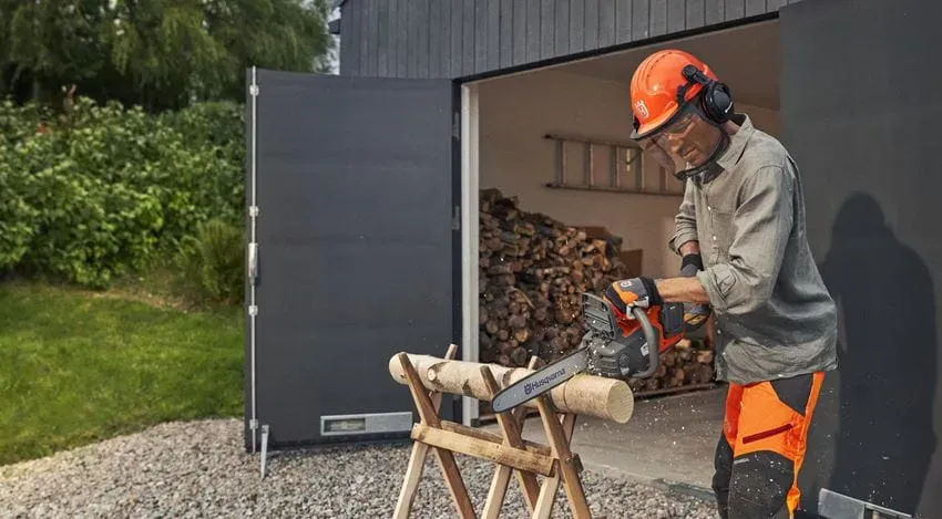 Husqvarna 225i Akkusäge 36V – 35 cm Schwert und Kette inklusive – Image 2