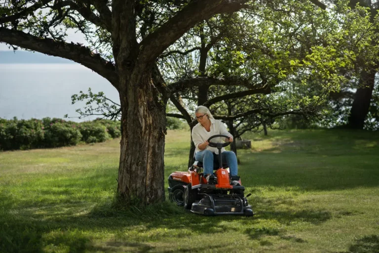 Husqvarna R 112iC Akku-Aufsitzmäher 85cm Frontmäher | Dancover