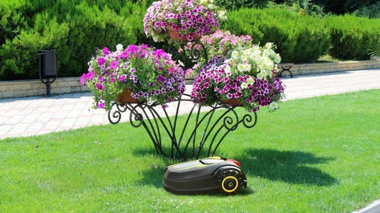 Cub Cadet XR5 Mähroboter — Bis 2.000 m², 45% Steigung | Dancover