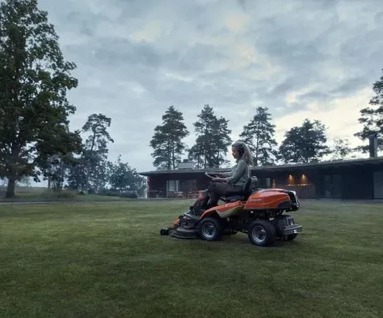 Husqvarna R 216T AWD Aufsitzmäher Allrad 94/103 cm 11,3 kW | Dancover – Image 3