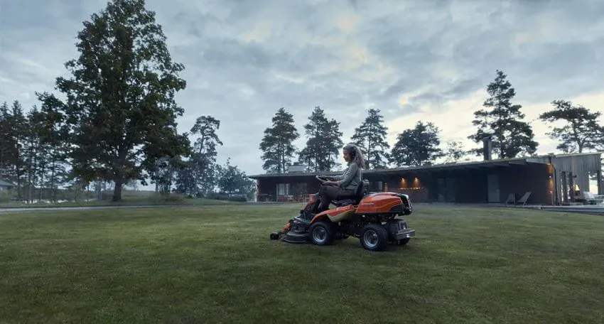 Husqvarna R 216T AWD Aufsitzmäher Allrad 94/103 cm 11,3 kW | Dancover – Image 3