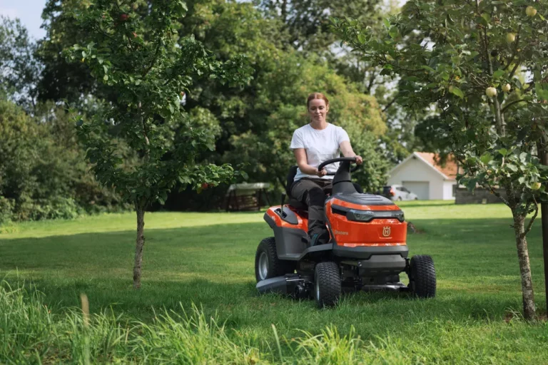 Husqvarna TS 100i Akku-Aufsitzmäher — Kompakt | Dancover