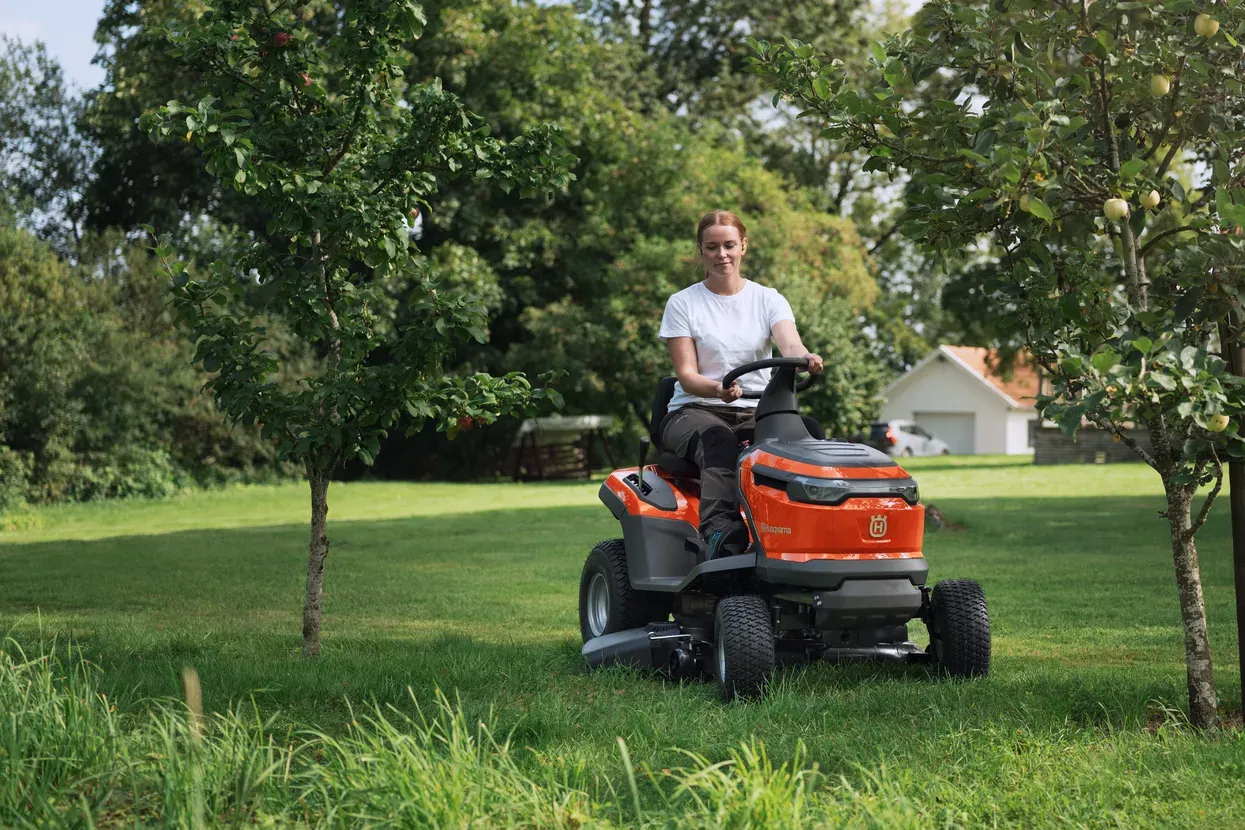 Husqvarna TS 100i Akku-Aufsitzmäher — Kompakt | Dancover – Image 3