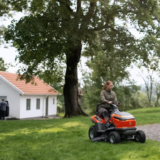 Husqvarna TS 100i Akku-Aufsitzmäher — Kompakt | Dancover – Image 4