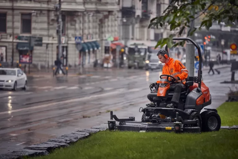 Husqvarna P 535HX Hybrid-Frontmäher Diesel 17,8 kW AWD | Dancover