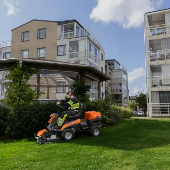 Husqvarna FM 410i Elektro-Frontmäher Profi AWD 9,6 kWh | Dancover – Image 5
