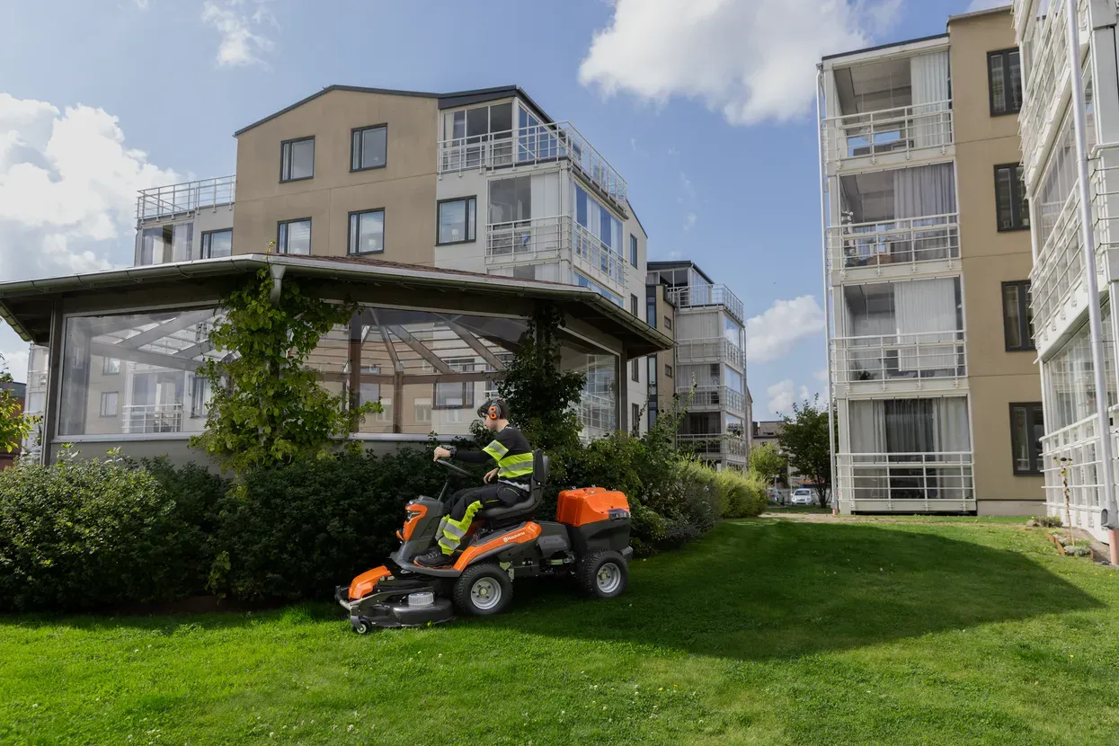 Husqvarna FM 410i Elektro-Frontmäher Profi AWD 9,6 kWh | Dancover – Image 5
