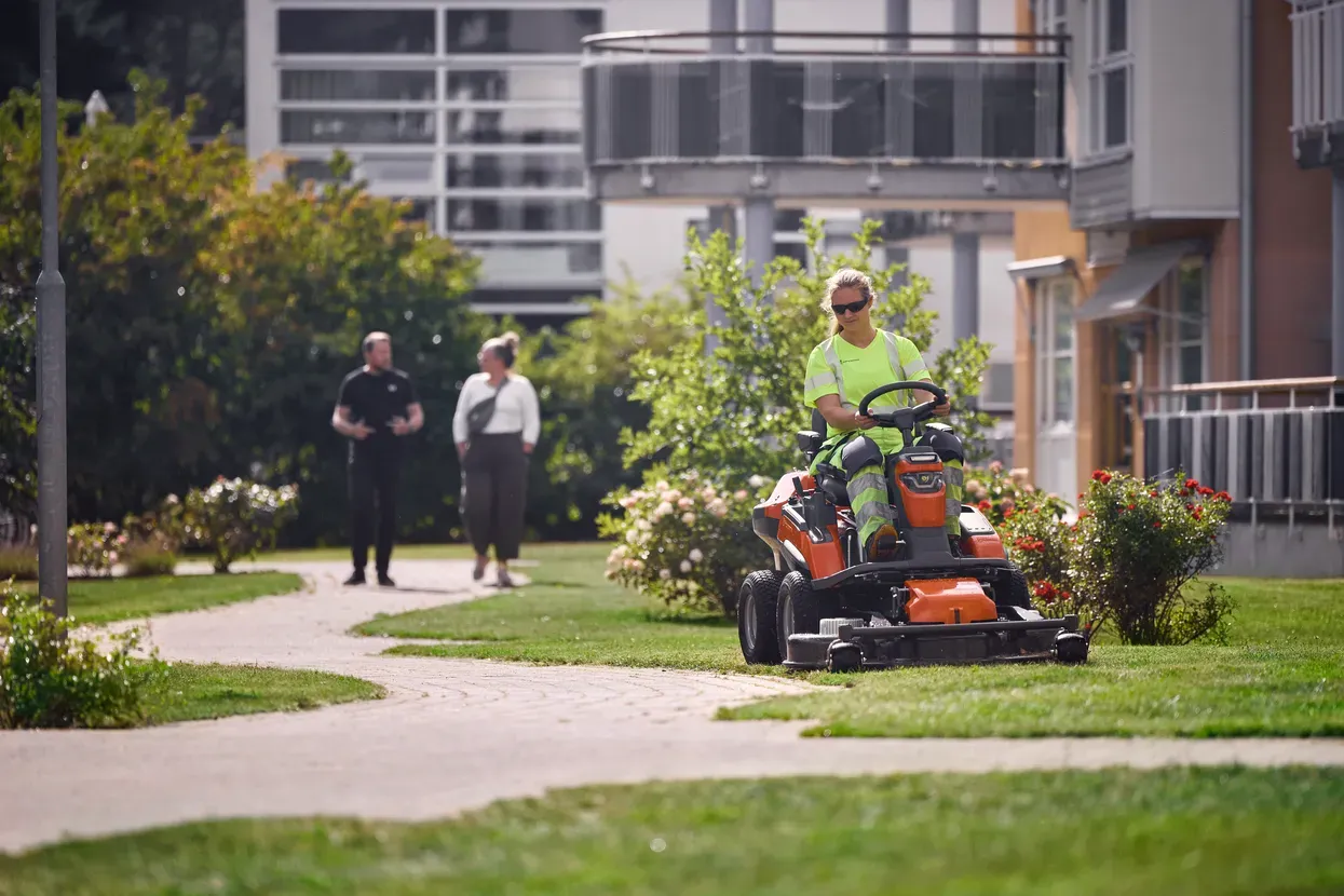 Husqvarna FM 410i Elektro-Frontmäher Profi AWD 9,6 kWh | Dancover – Image 7