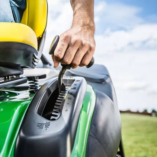 John Deere X167R Rasentraktor 107cm V-Twin 300L Fangkorb | Dancover – Image 3