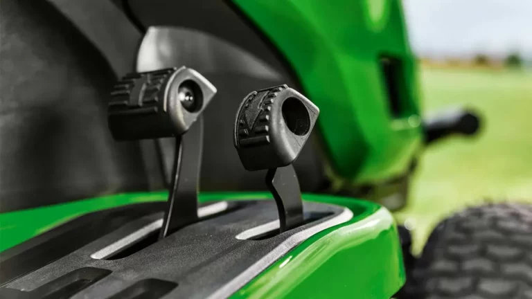 John Deere X167R Rasentraktor 107cm V-Twin 300L Fangkorb | Dancover
