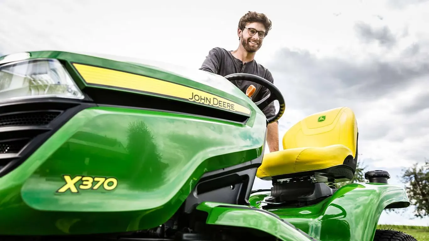John Deere X370 Rasentraktor 107cm Kawasaki V-Twin Servo | Dancover – Image 2