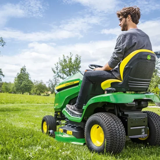 John Deere X370 Rasentraktor 107cm Kawasaki V-Twin Servo | Dancover – Image 4