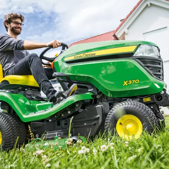 John Deere X370 Rasentraktor 107cm Kawasaki V-Twin Servo | Dancover – Image 5