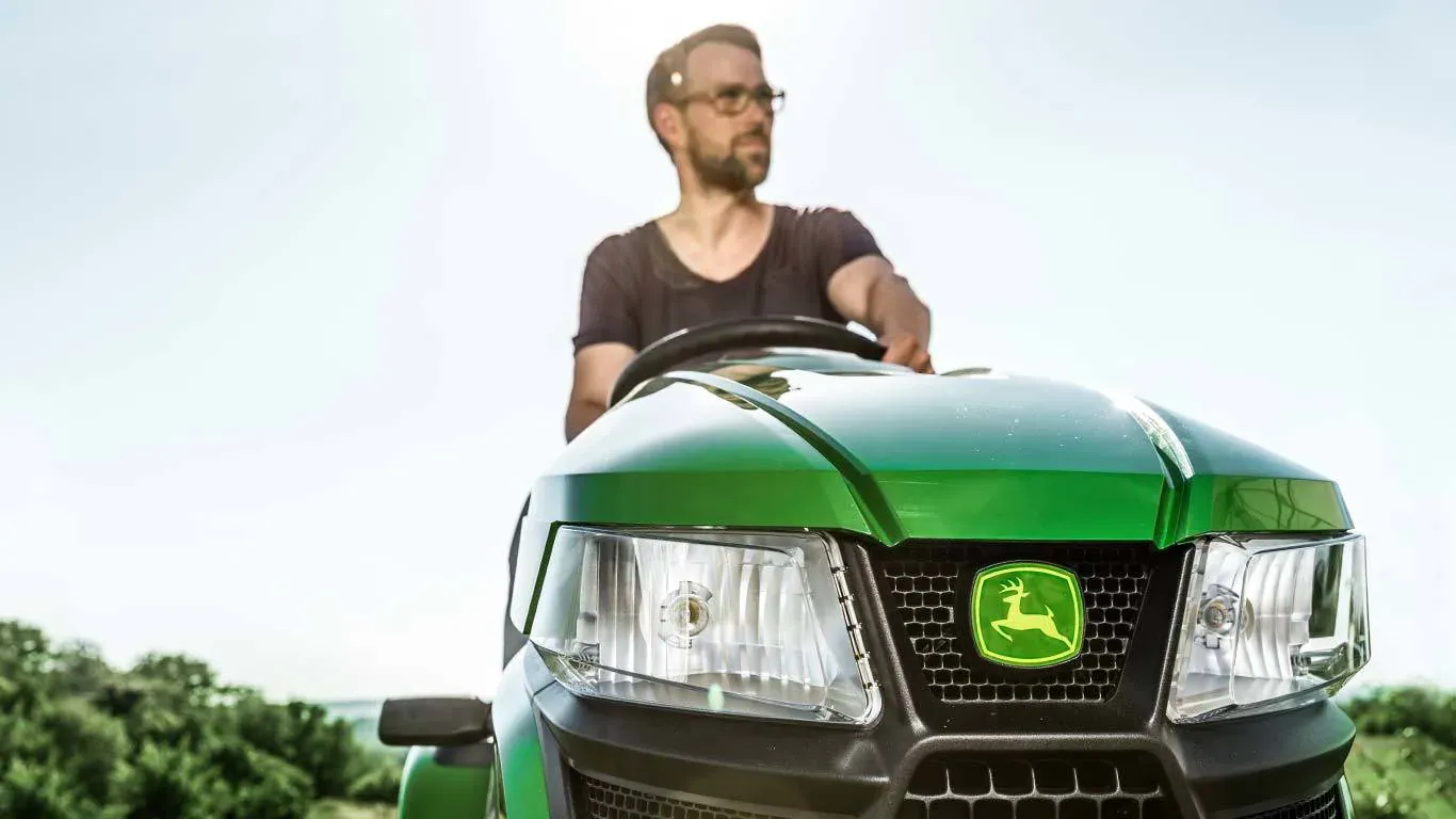 John Deere X380 Rasentraktor 122cm Kawasaki V-Twin 15,2kW | Dancover – Image 2