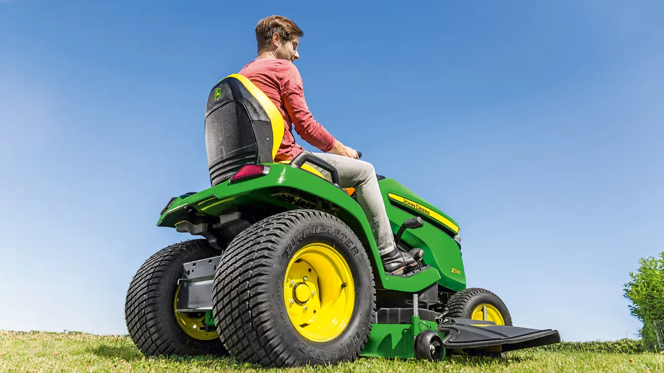 John Deere X590 Rasentraktor 122cm Kawasaki 16,7kW Servo | Dancover – Image 4