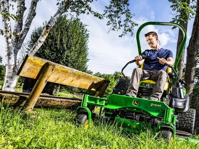 John Deere Z955R Profi Zero-Turn 137/152cm 25,6PS ZTrak | Dancover