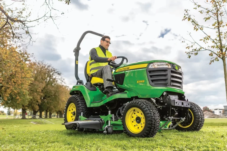 John Deere X949 Diesel 4WD 4-Rad-Lenkung 24,5PS AutoConnect | Dancover