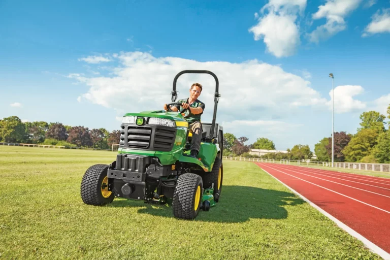 John Deere X950R Diesel Profi-Aufsitzmäher | Dancover