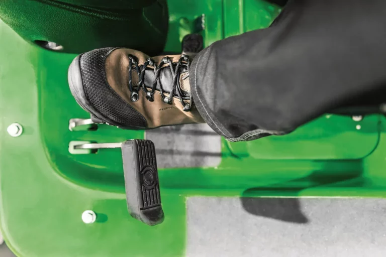 John Deere 1550 TerrainCut Frontmäher Diesel 4WD | Dancover