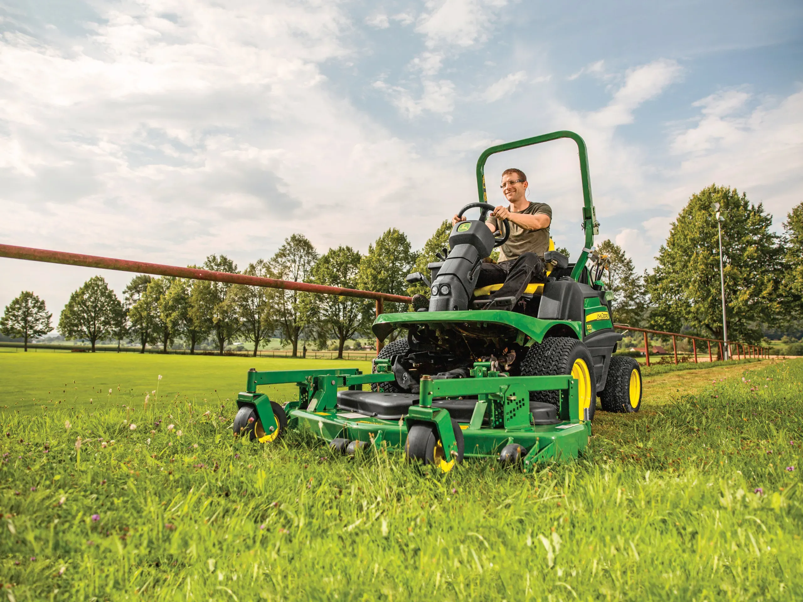 John Deere 1570 TerrainCut Frontmäher 27,5 kW 4WD | Dancover – Image 2