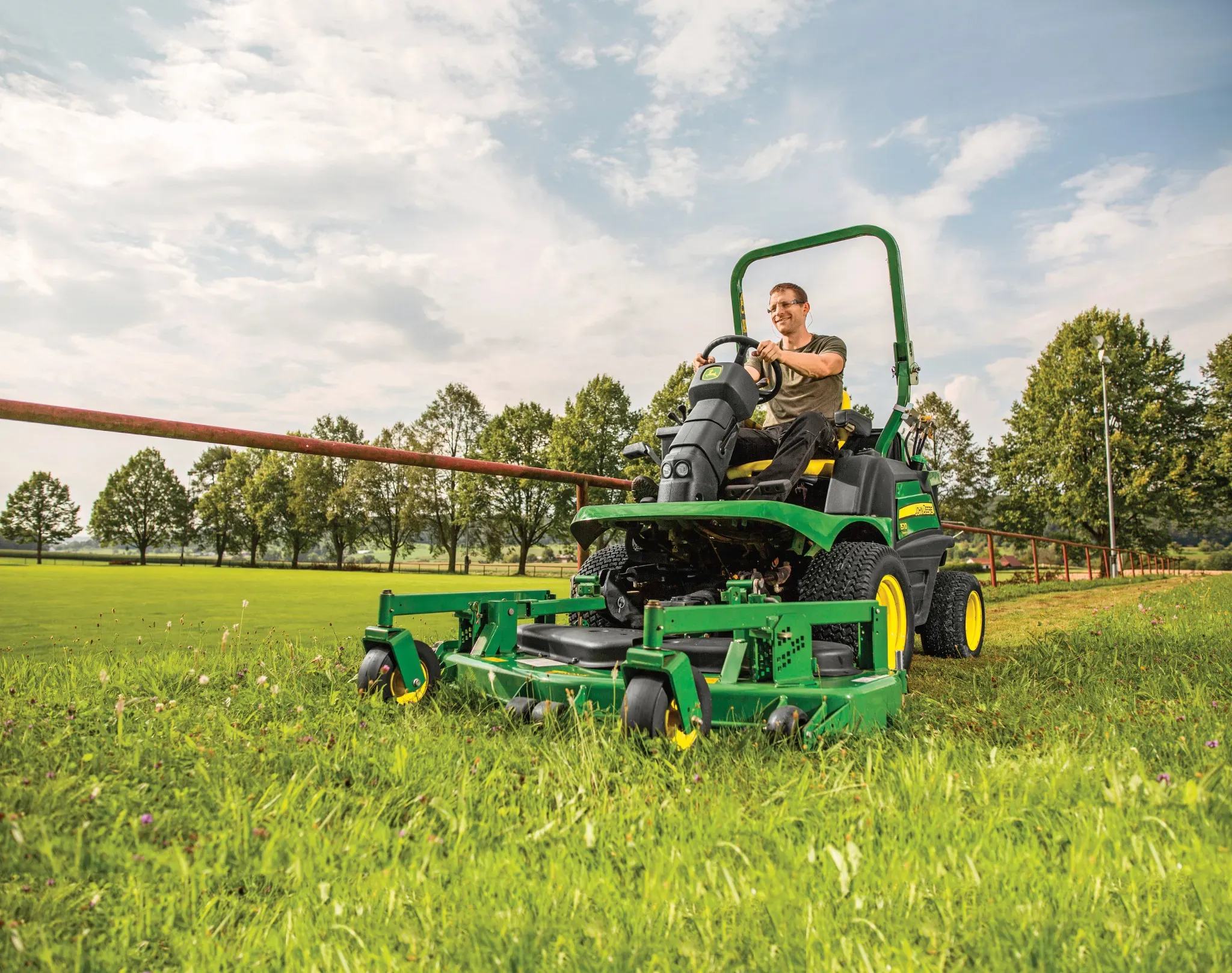 John Deere 1570 TerrainCut Frontmäher 27,5 kW 4WD | Dancover – Image 4
