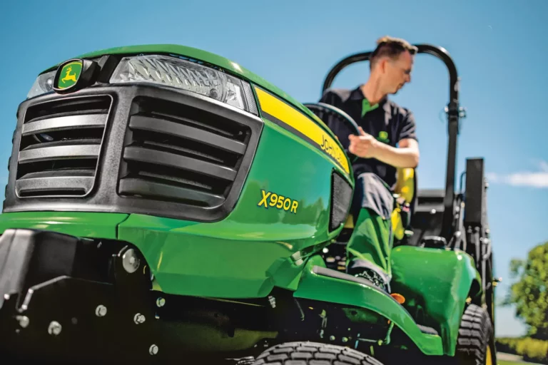 John Deere X950R Diesel Profi-Aufsitzmäher | Dancover