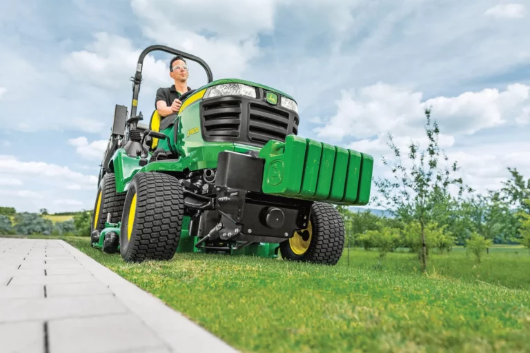 John Deere X950R Diesel Profi-Aufsitzmäher | Dancover