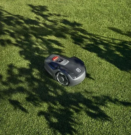 Husqvarna Aspire R4 – Kompakter Mähroboter mit Automower Connect, Bluetooth, Wi-Fi, 70 Min. Betriebszeit und systematischer Streifenmähfunktion für bis zu 400 m² – Image 3